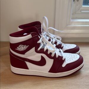 Nike Air Jordan High-Tops in Maroon and White